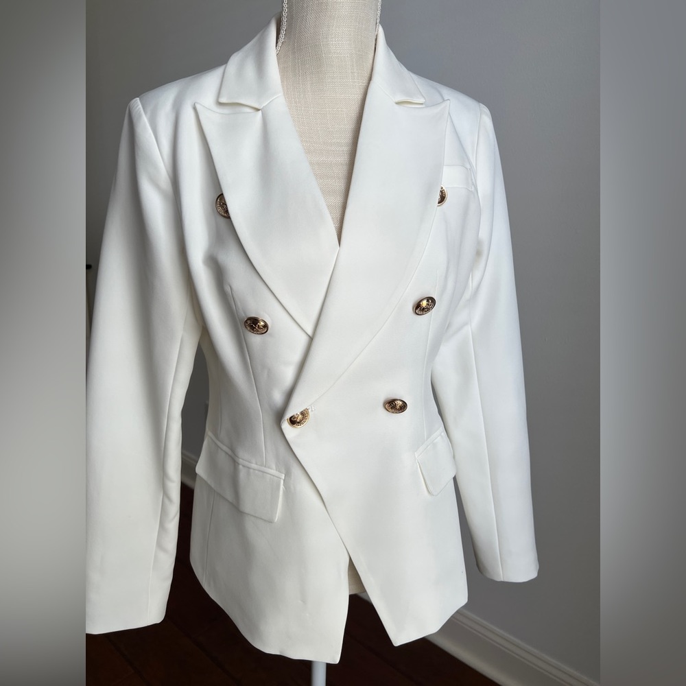 Double breasted women’s blazer, Fully lined, front button, off while size Small